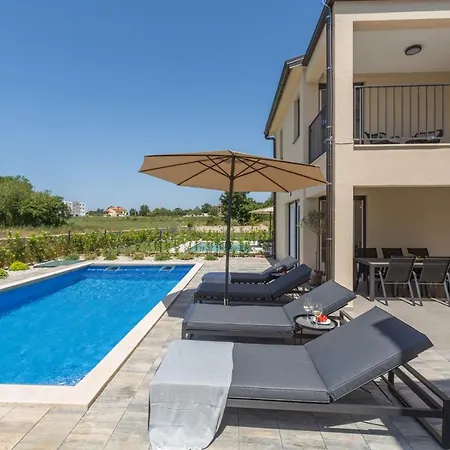 Lanterna 1 By Seeadria Agency * Tar-Vabriga