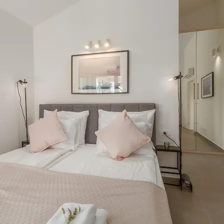 Lanterna 1 By Seeadria Agency