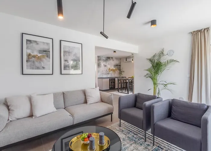 Lanterna 1 By Seeadria Agency