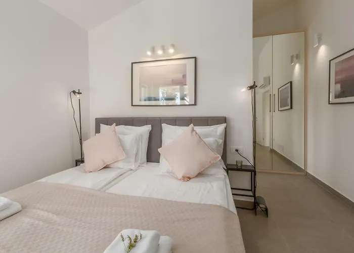 Lanterna 1 By Seeadria Agency