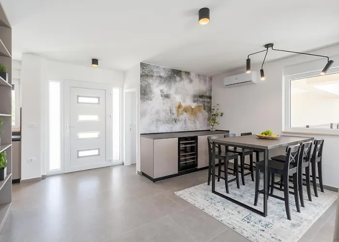 Lanterna 1 By Seeadria Agency * Tar-Vabriga